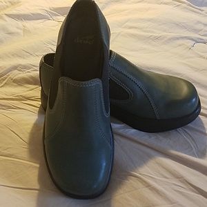 Dansko size 39 Green loafers
